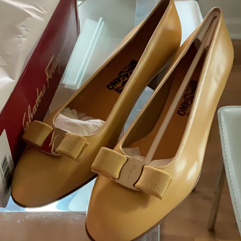 New Italian leather shoes yellow